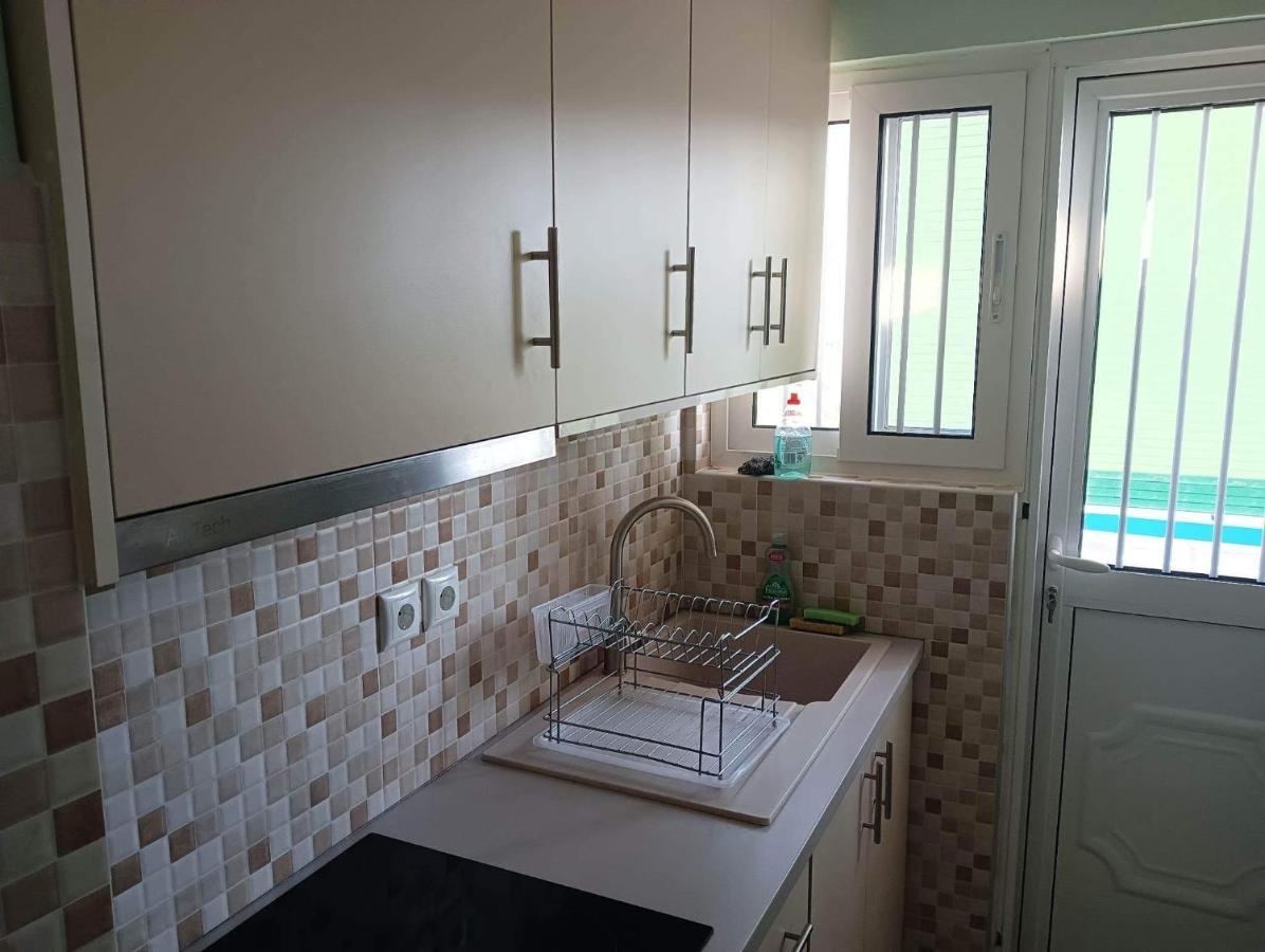 Apartment With Sea View Oropos Bagian luar foto
